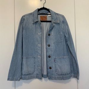 Levi's Womens Denim Jacket Light Wash Oversized Fit with Brown Buttons Size M